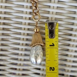 Sarah Coventry Gold-tone, Faux Pearl necklace.